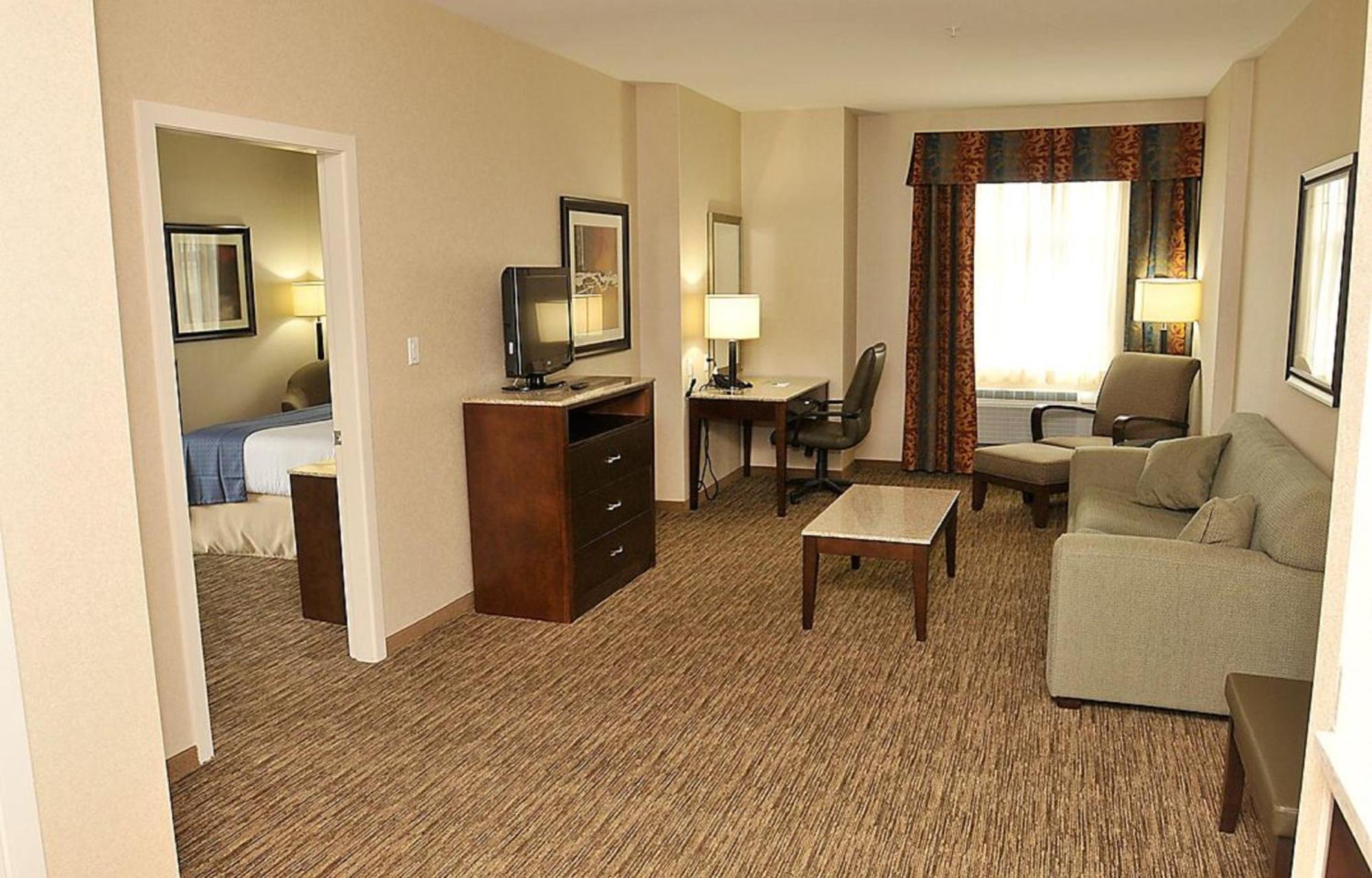 Holiday Inn Hotel & Suites Surrey East - Cloverdale By Ihg מראה חיצוני תמונה