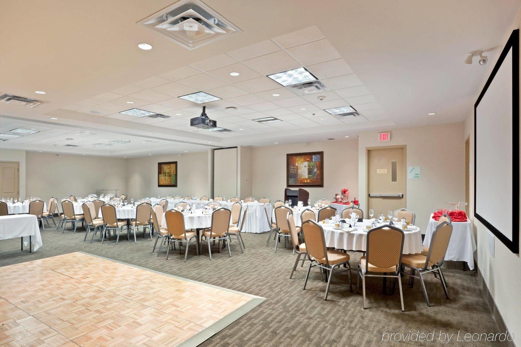 Holiday Inn Hotel & Suites Surrey East - Cloverdale By Ihg מראה חיצוני תמונה