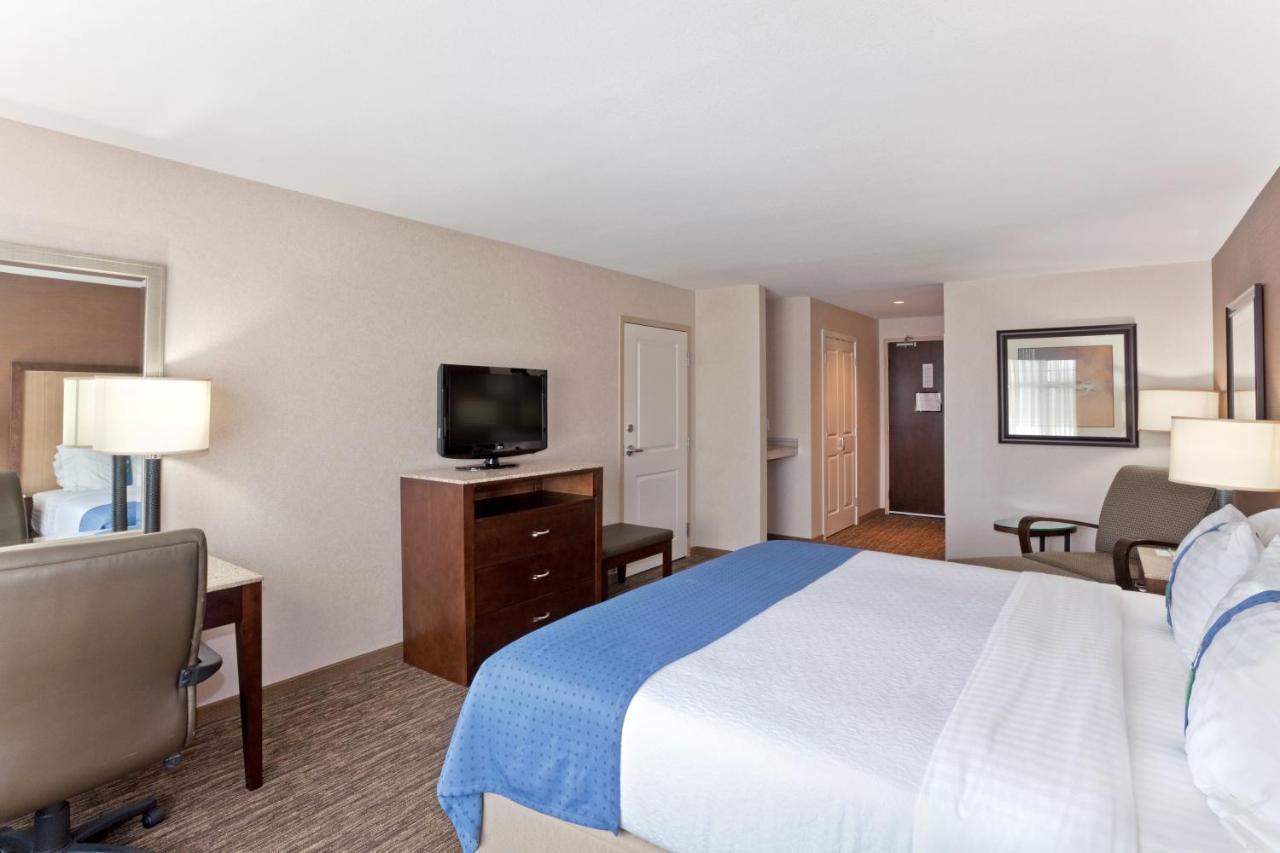 Holiday Inn Hotel & Suites Surrey East - Cloverdale By Ihg מראה חיצוני תמונה